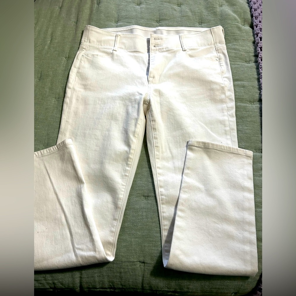 White jeans. NWT